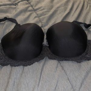 Victoria’s Secret 38DDD Black Bra